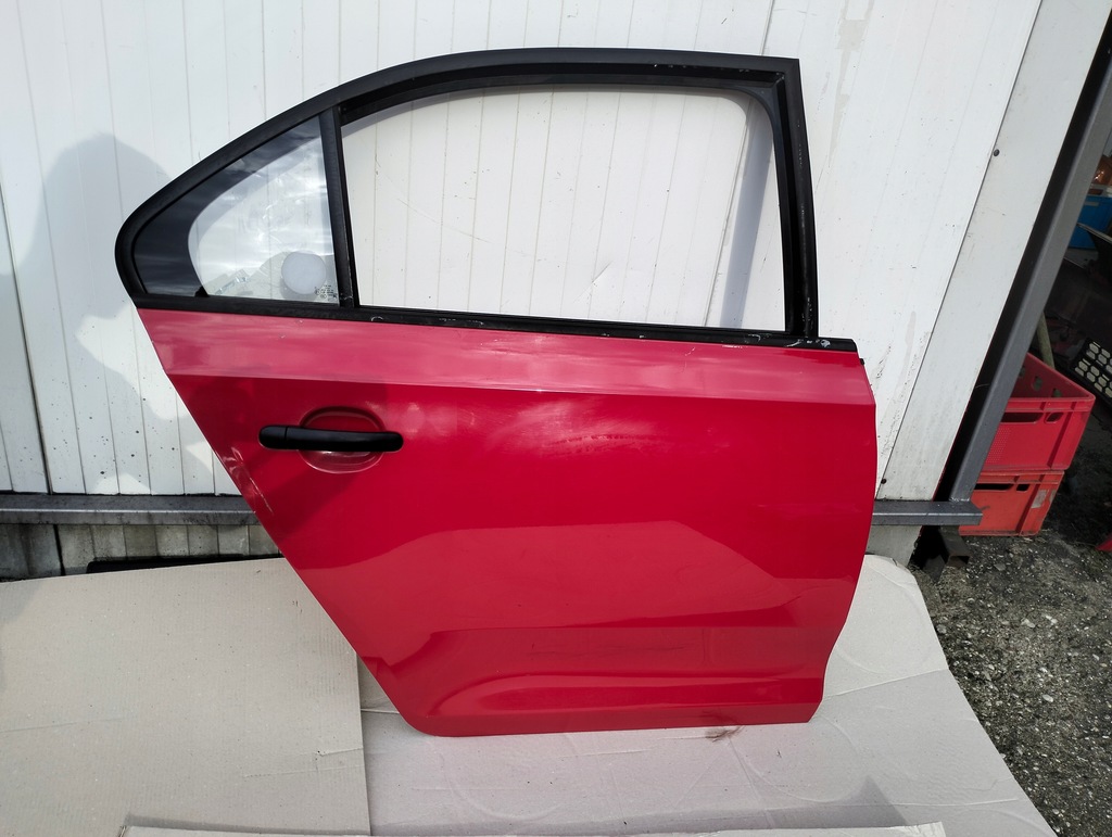 фото №2, Skoda rapid liftback дверь правый задняя lf3k sedan