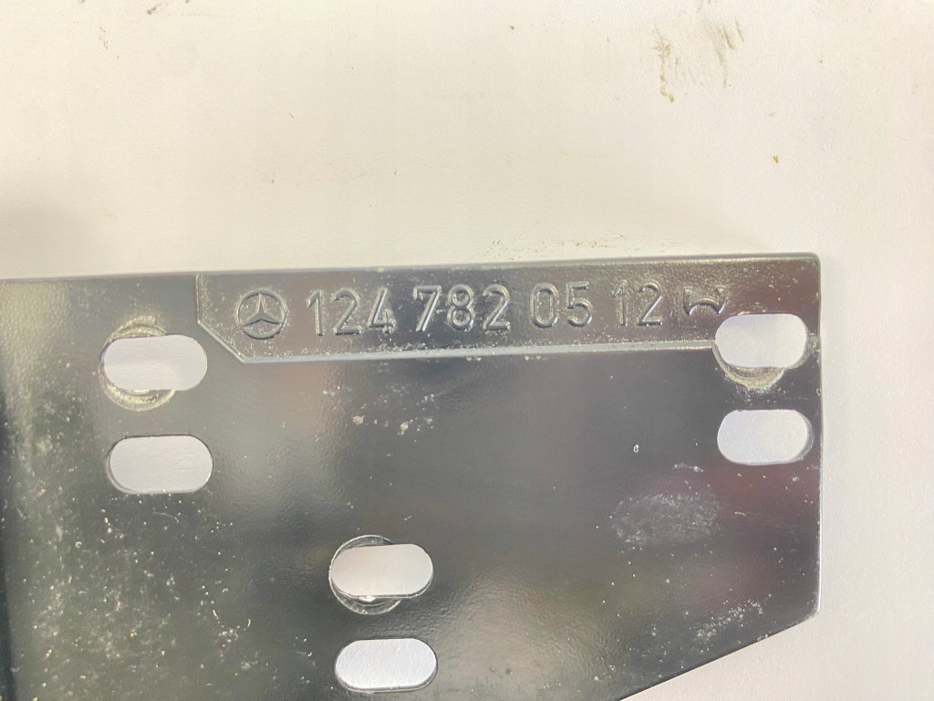 Напрямна люк ліва mercedes w124 w201 190 1247820512 пошкоджена в Україні