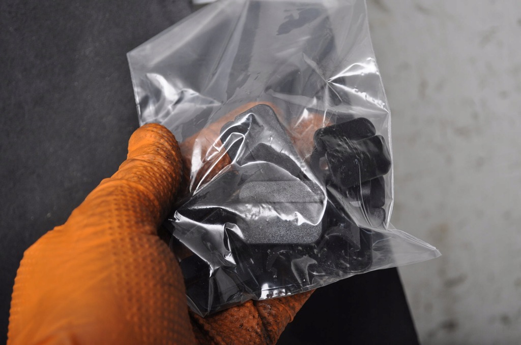 фото №6, Volvo s60 ii v60 шумоизоляция подкрылок капот 31402487 клипсы