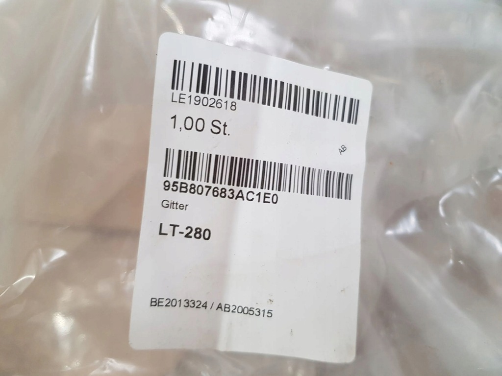 фото №13, Porsche macan 2016 решётка, заглушки 95b807683ac1e0