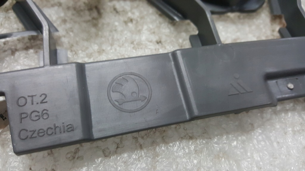 фото №9, Новый оригинальный направляющая бампера заднего skoda octavia iv 5e7807385