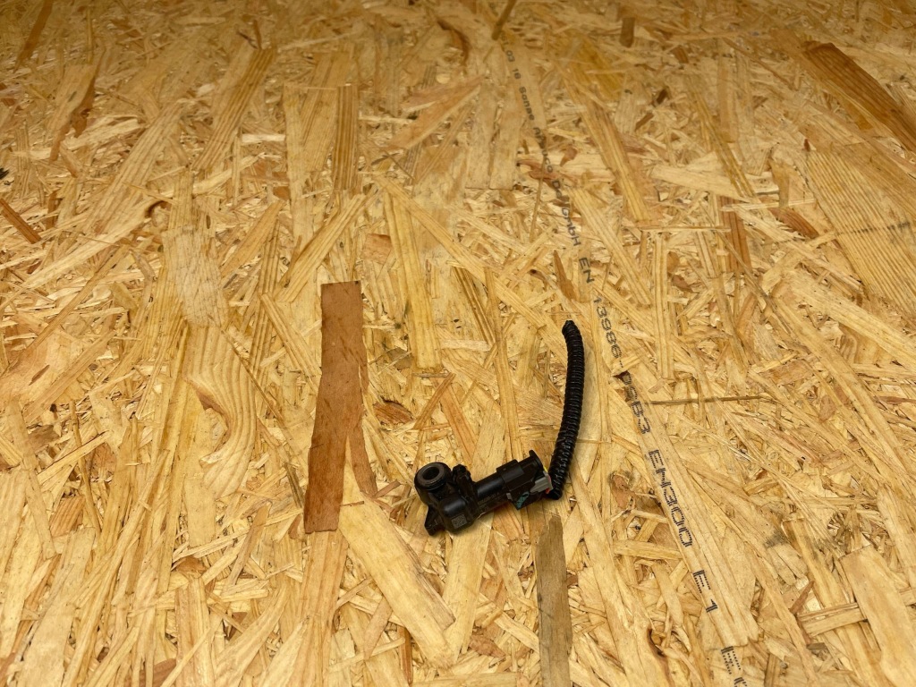 фото №7, Датчик удара ударный штекер tesla model 3 1095699-00-a 2017-