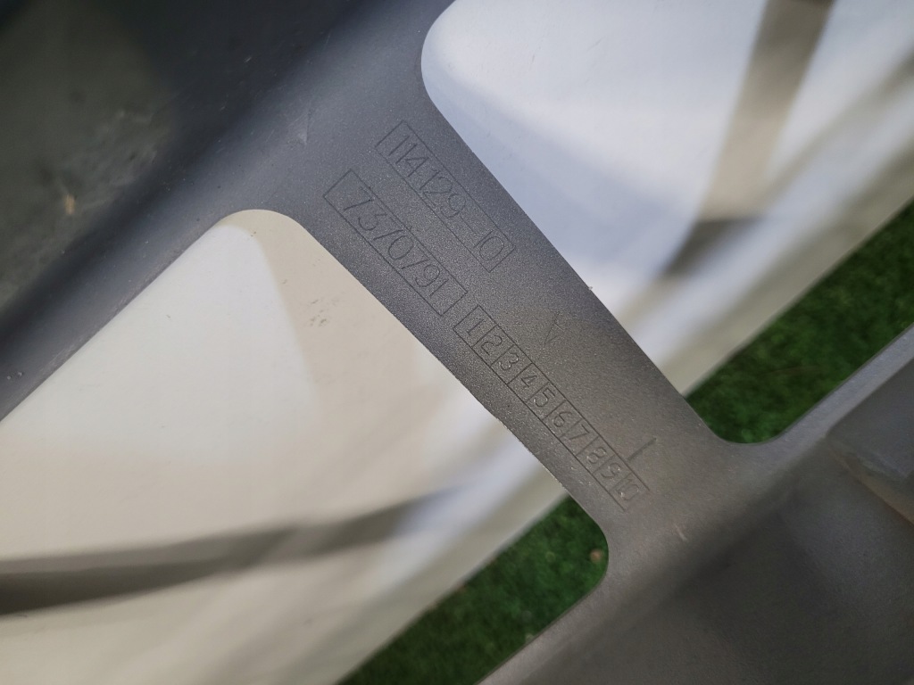 Mini clubman f54 бампер перед передній решітка середня оригінал 7370791 Зі Шроту