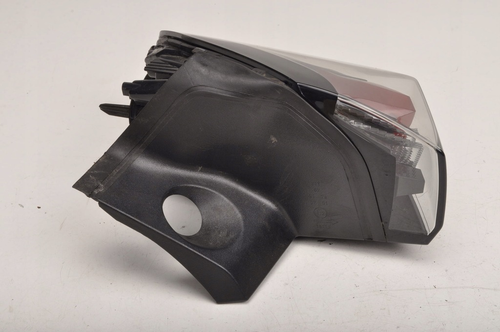 фото №4, Peugeot 2008 ii лампа права задня правий задня led