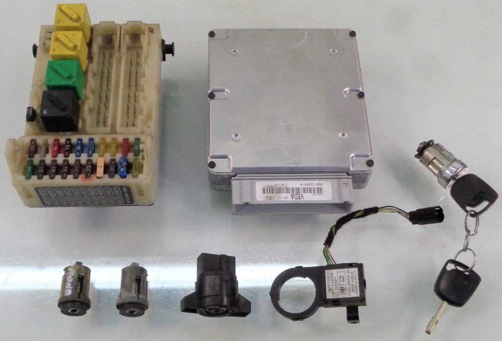 фото №1, Ford mondeo mk1 95 r 1.6 набор стартовый блок управления