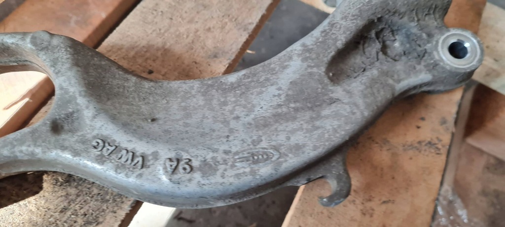 фото №13, A6 c8 4k крепление кронштейн кронштейн амортизатора правый перед 4m0413038 a7 4k