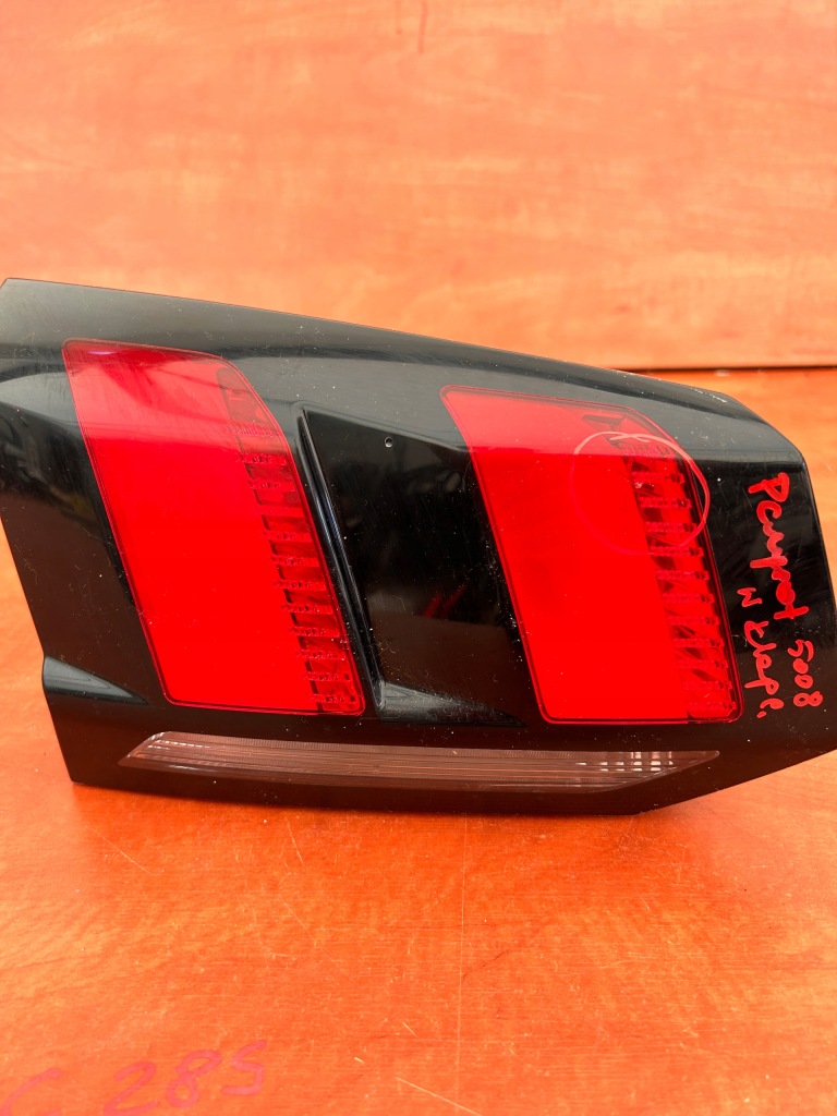 Peugeot 5008 ii 17- лампа левая задний  задняя w крышка трещина Киев