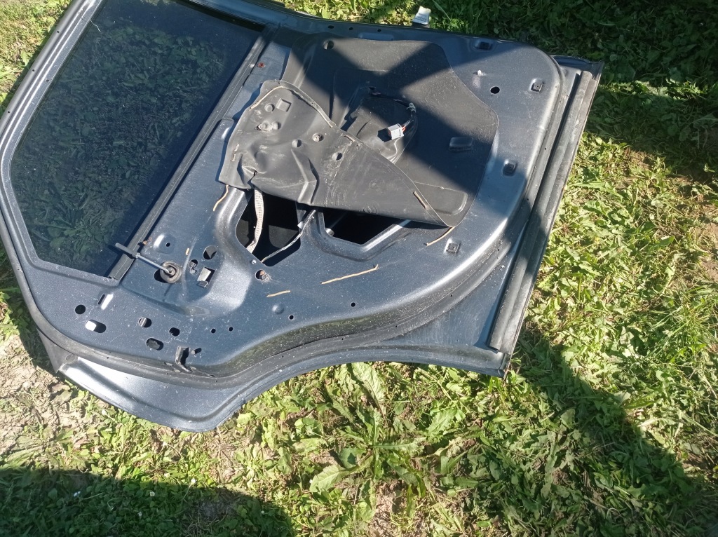 Chrysler 300c дверь левое  задняя Недорого