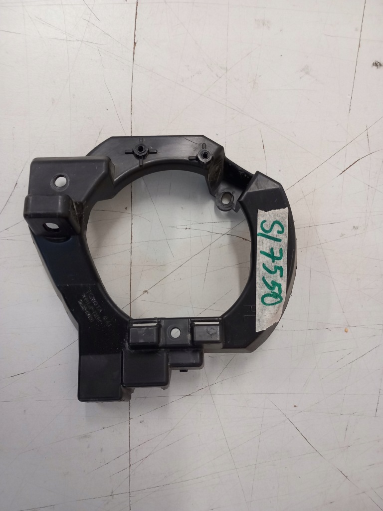 фото №1, Toyota land cruiser viii 2017- рамка противотуманной фары левая 52126-60090