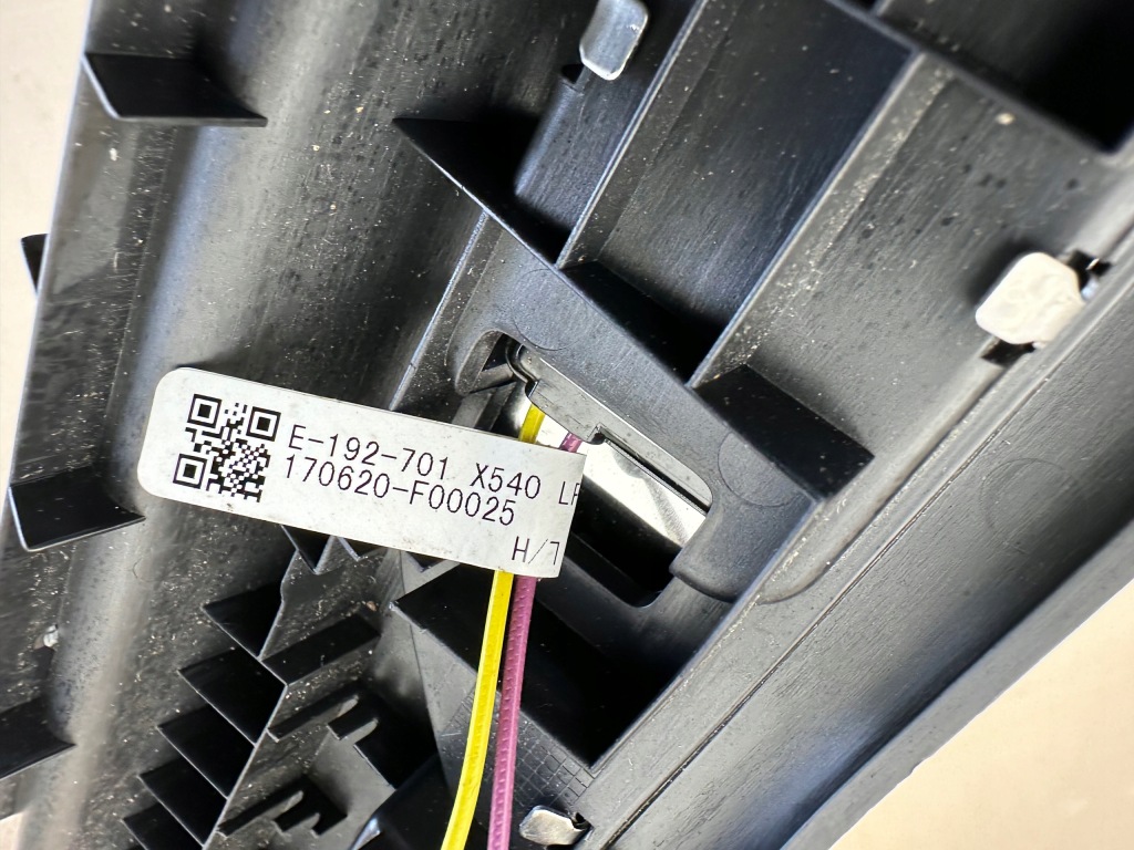 Jaguar e-pace x540 17r- молдинг поріг ліва внутрішня Недорого