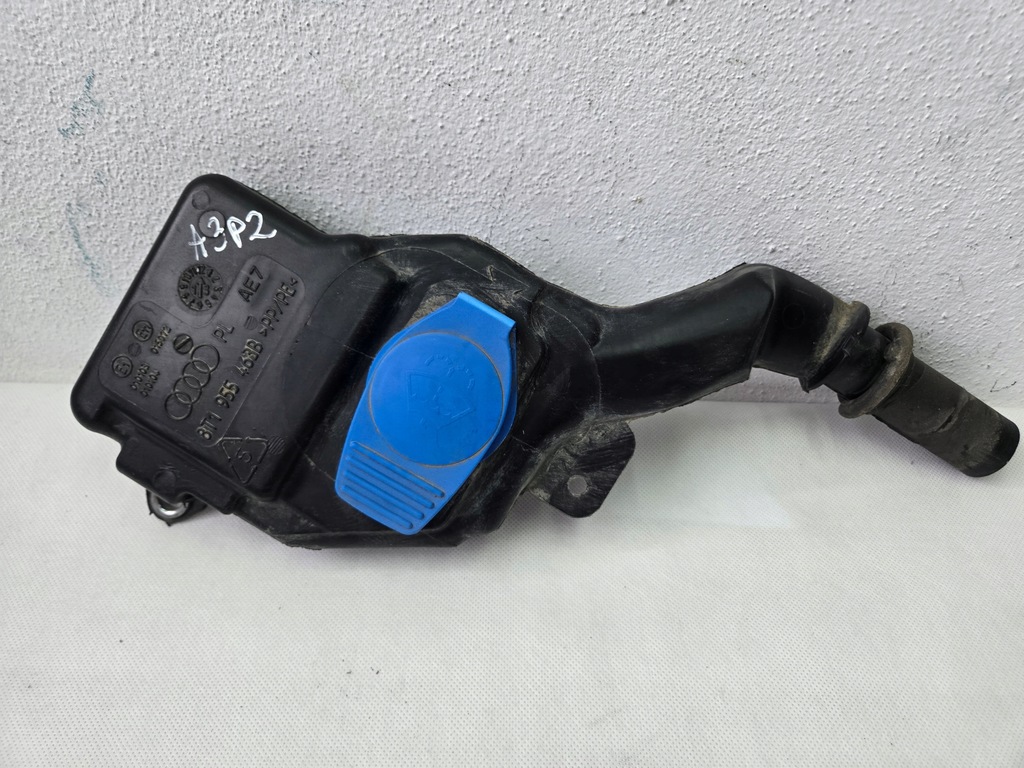 фото №1, Audi a4 b8 lift заливная горловина жидкость распылителя 8t1955463b