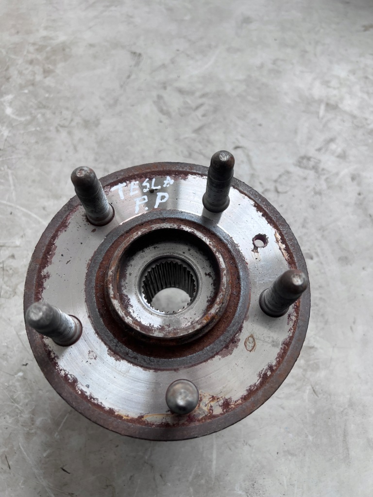 Купить Ступица подшипник колеса правый перед передняя tesla model s