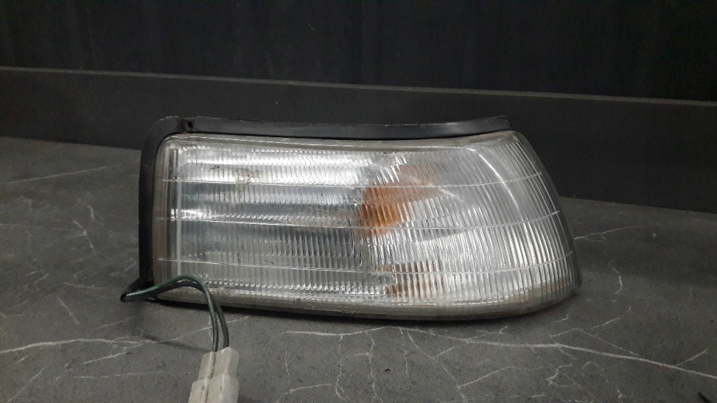 фото №1, Поворотник правий mazda 626 90r