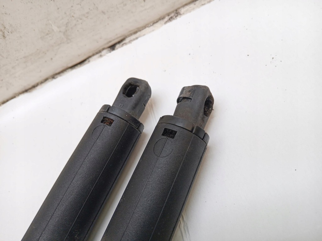 Привод крышки задний  комплект  opel insignia kombi Доставка