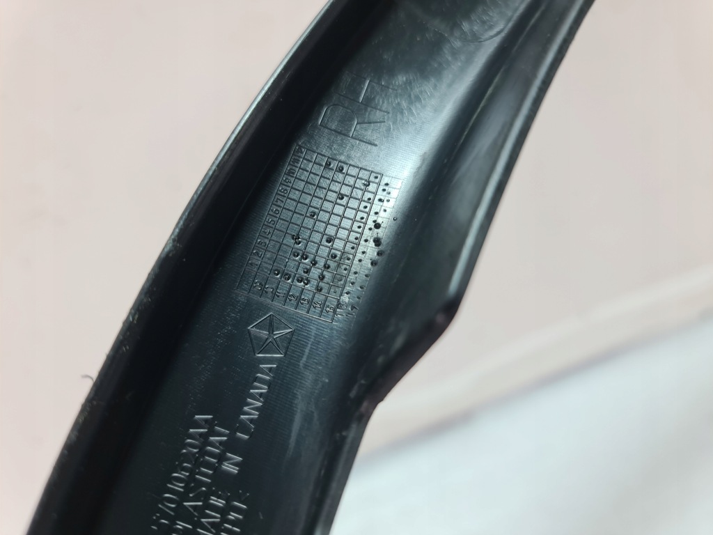 фото №13, Dodge durango 10- молдинг накладка крыла правый перед правая передняя