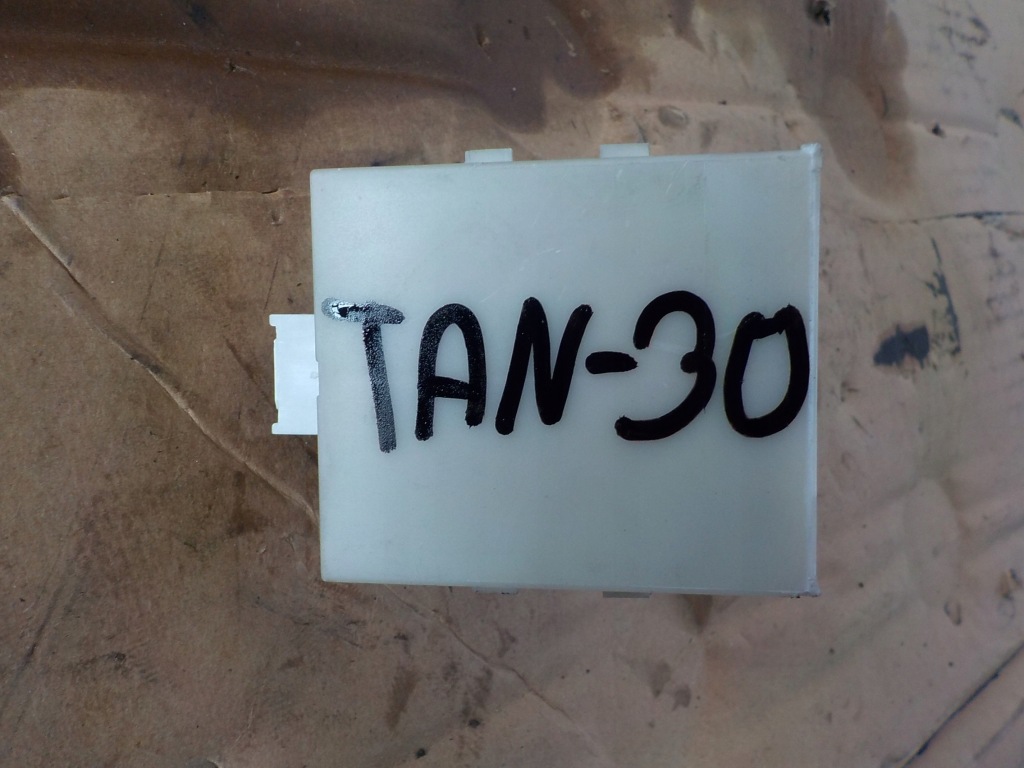 фото №4, Toyota avensis t25 блок керування замка центрального