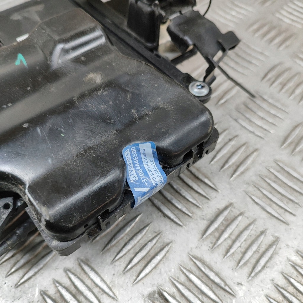 Tesla model x 2018 рамка / модуль запобіжників в Україні