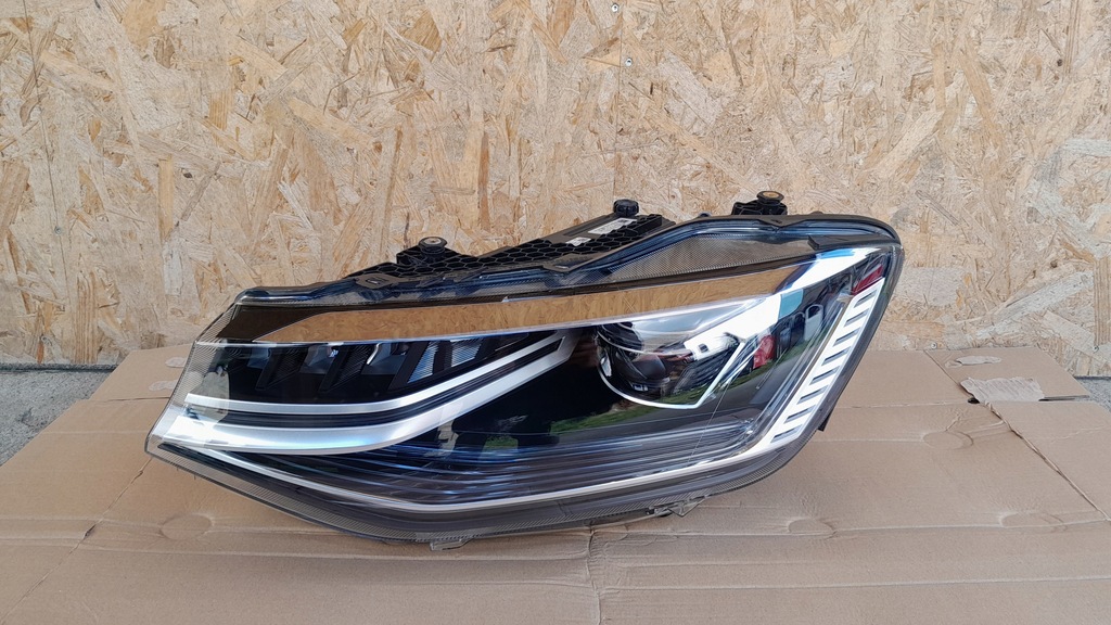 фото №1, Vw caddy v 2k8 левая лампа full led идеальное состояние