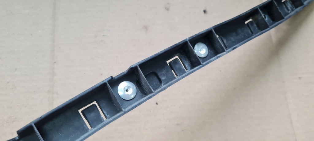 Maserati quattroporte vi напрямна кронштейн кронштейн бампера задня 670001618 Київ