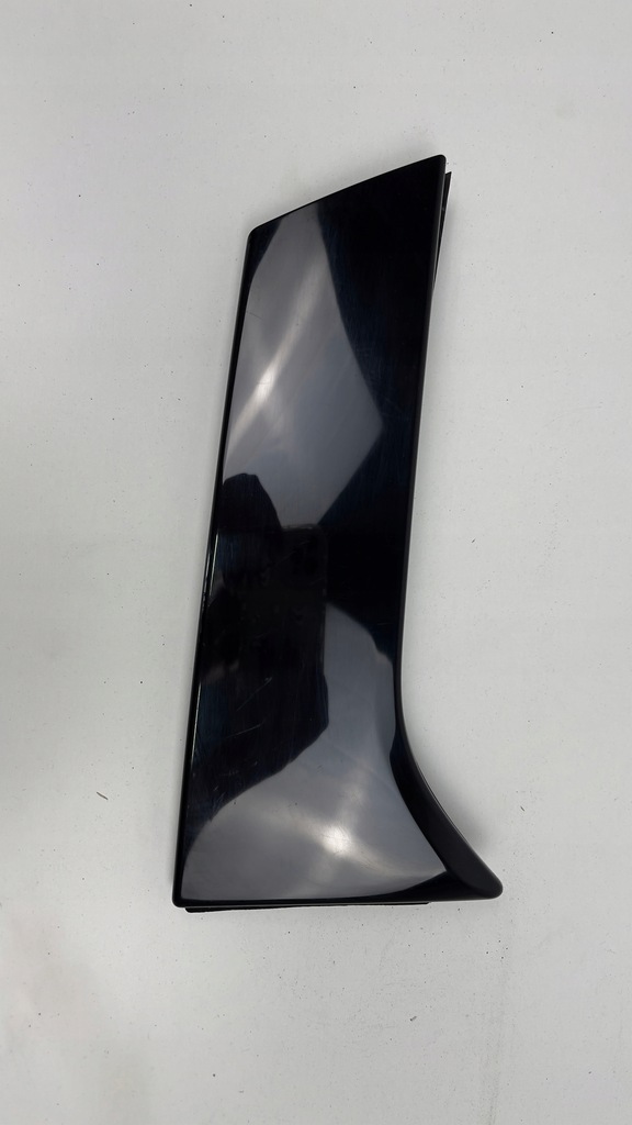 фото №1, Opel crossland 2017 - 2024 молдинг кришки багажника задня правий 13481458