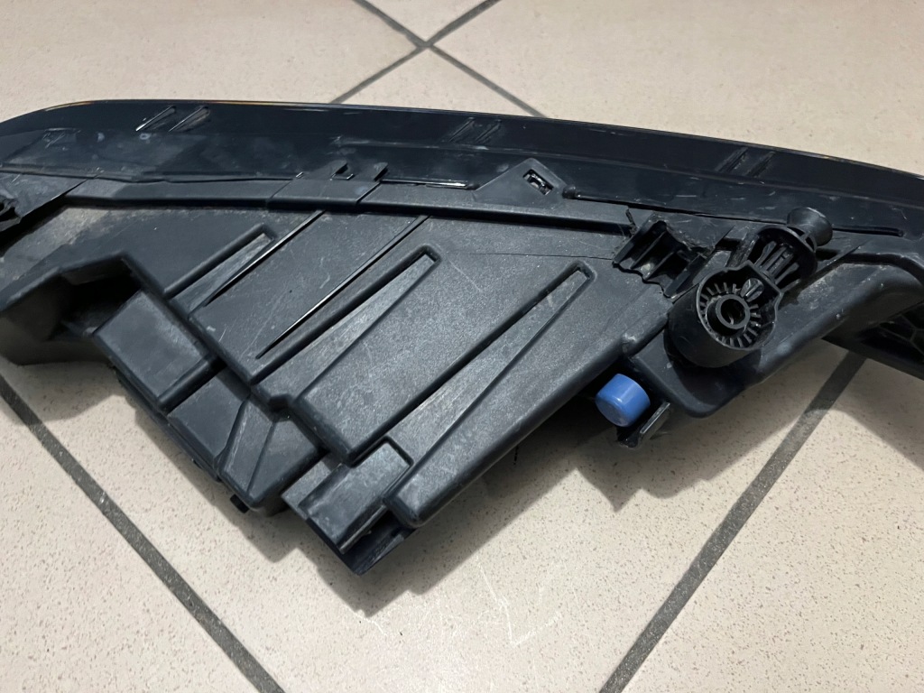 фото №12, Skoda superb iii 3 lift лампа противотуманная фара правый