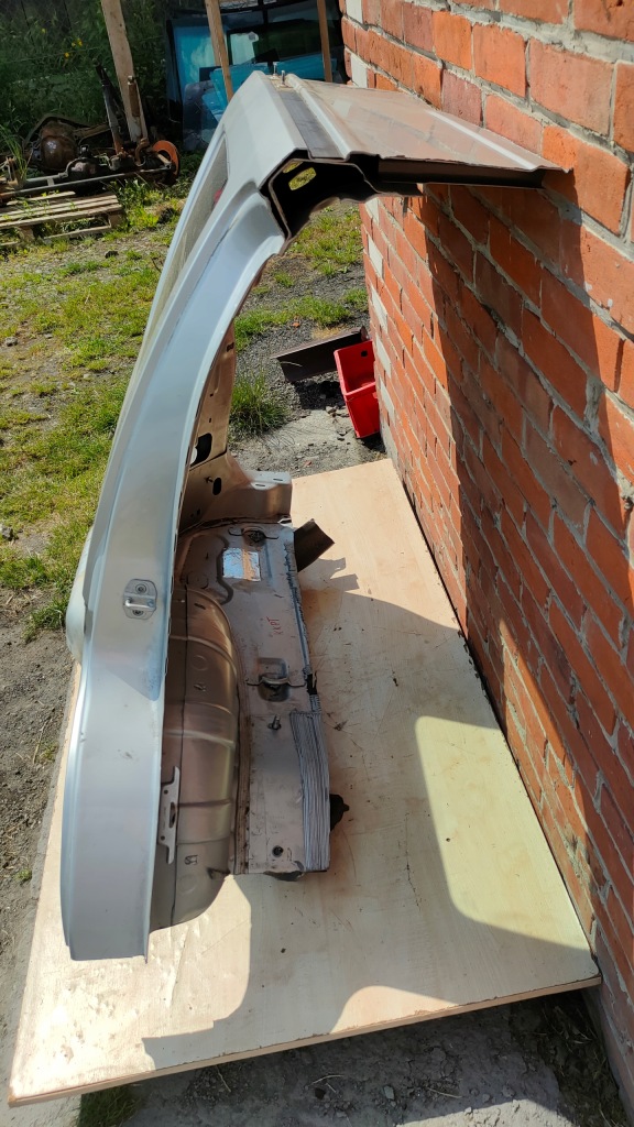 Jeep cherokee kk 7-12 2.8 крыло  задний правый Недорого