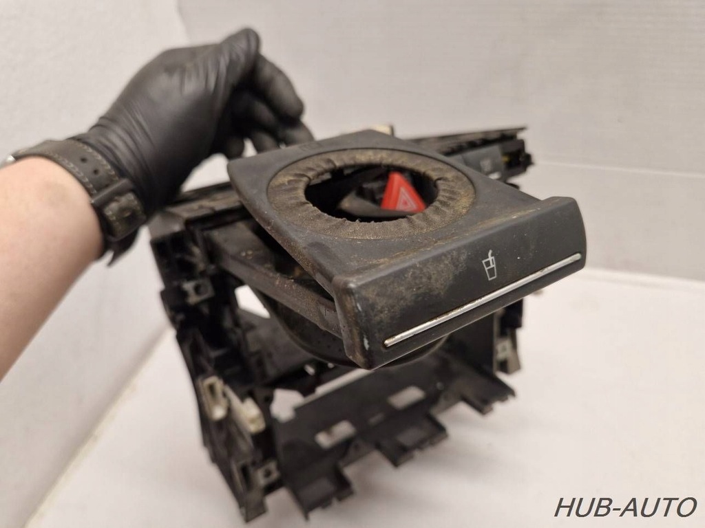 фото №16, Підсклянник рамка кишеня радіо кнопка аварійних audi a3 8p 8p0858005b