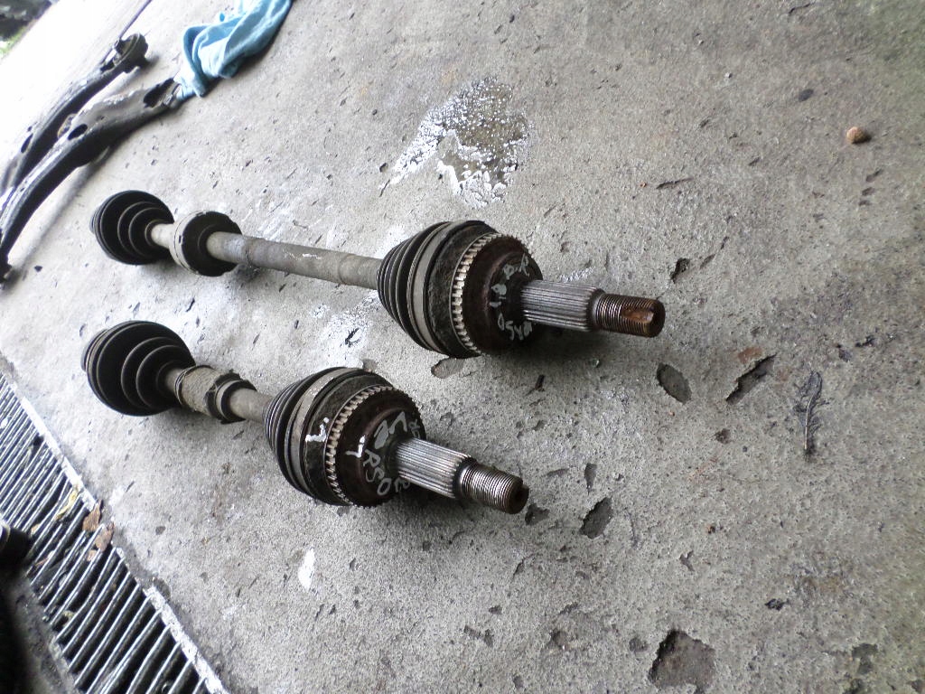 фото №1, Toyota corolla verso i 1.8 vvti приводной вал правая длинная