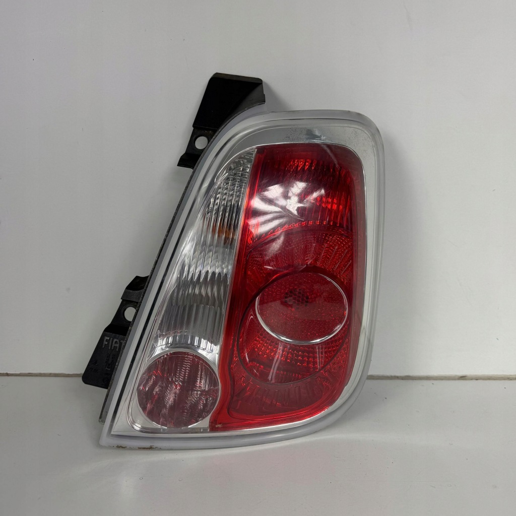 фото №1, Лампа правый задняя правая задняя fiat 500 оригинальный номер оригинал 27040284