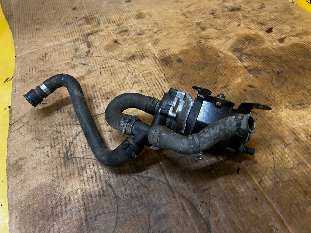 фото №1, Kpl дополнительная насос шланг труба wąż wody mercedes gls x166 450 3.0 b v6