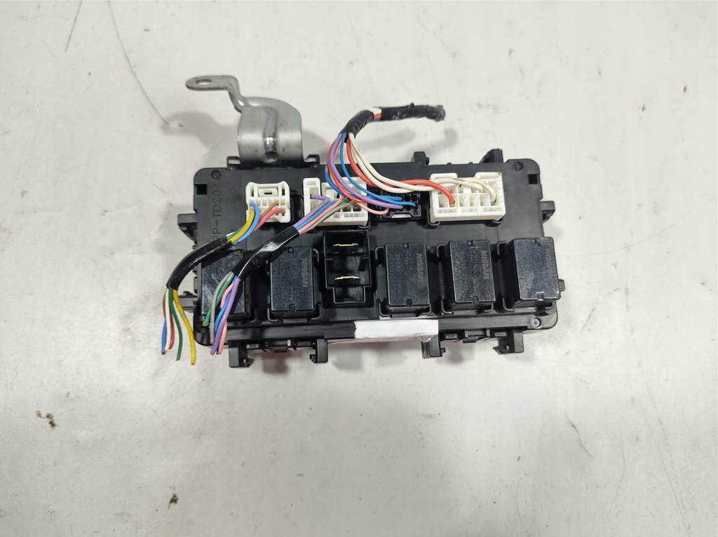 фото №5, Infiniti q50 14r- корпус коробка предохранителей