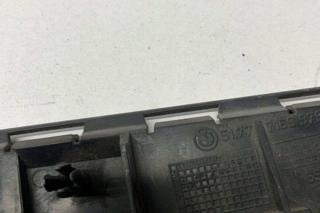 фото №8, Передние правое кронштейн порог bmw 1 cabrio e88 7169979 2.0l дизель 130kw