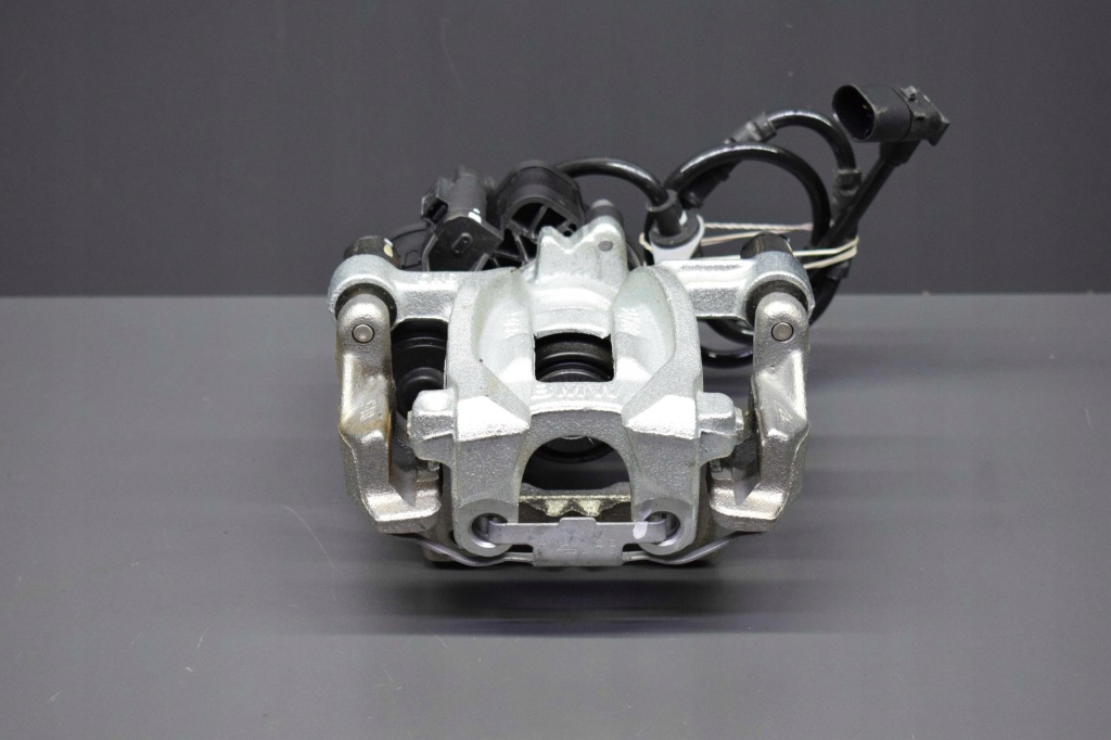 фото №1, Суппорт прижим правый задняя bmw 1 f40 2 f44 x1 f48