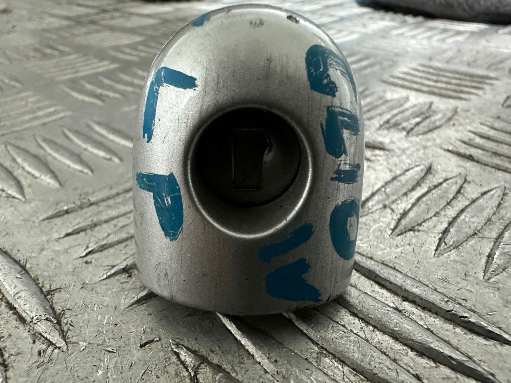 фото №3, Renault clio iv вкладка замка двері заглушка