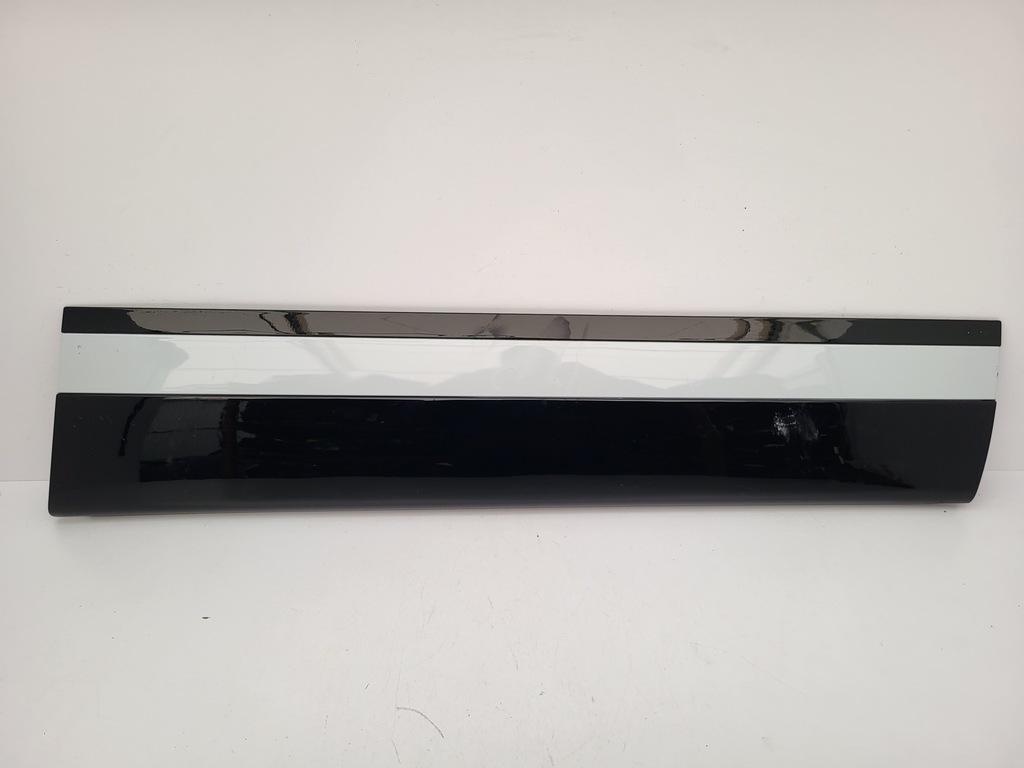 фото №1, Молдинг правая дверь перед range rover velar j8a2-21064-b