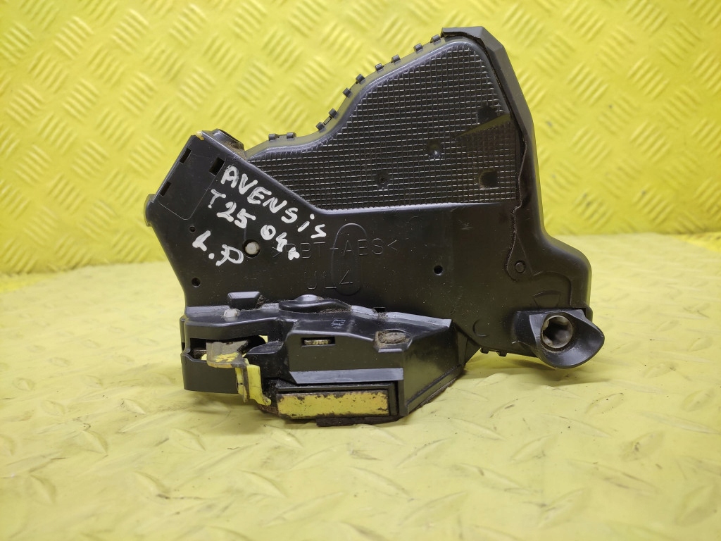 фото №2, Toyota avensis t25 замок дверь левый перед