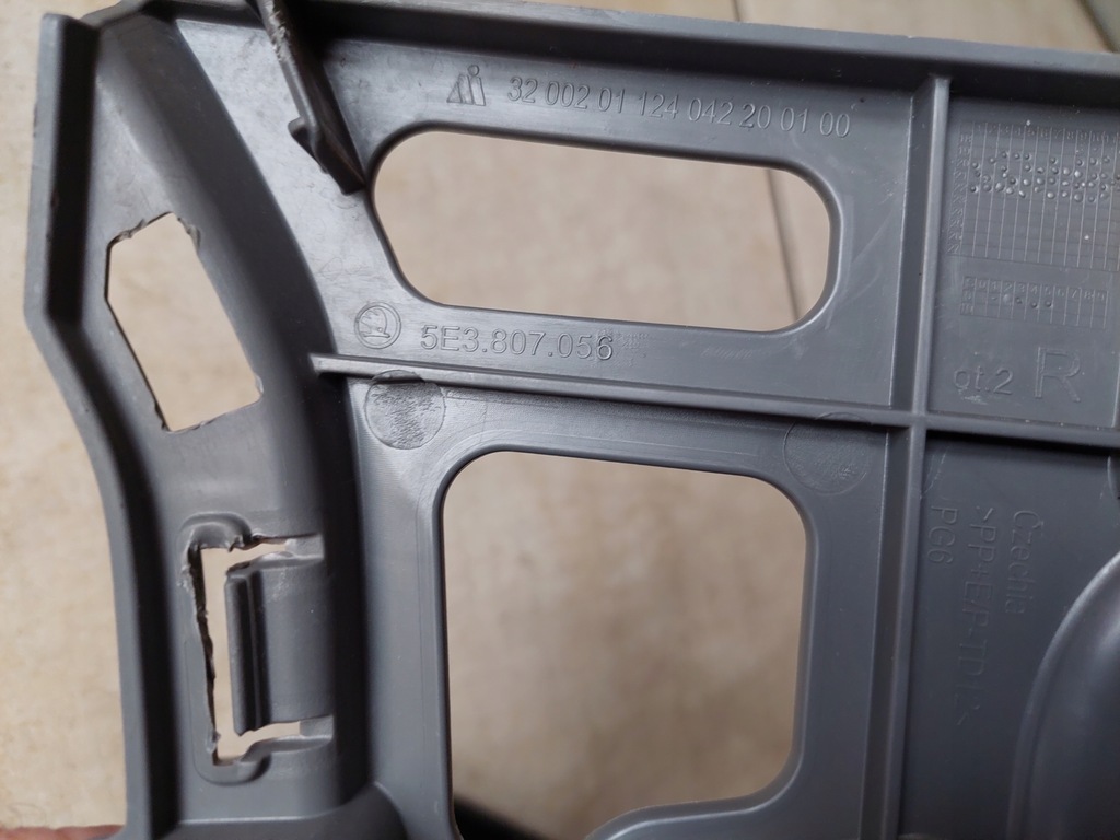 фото №12, Решётка бампера - направляющая - молдинг - правая - skoda octavia iv - 5e3 - 2020