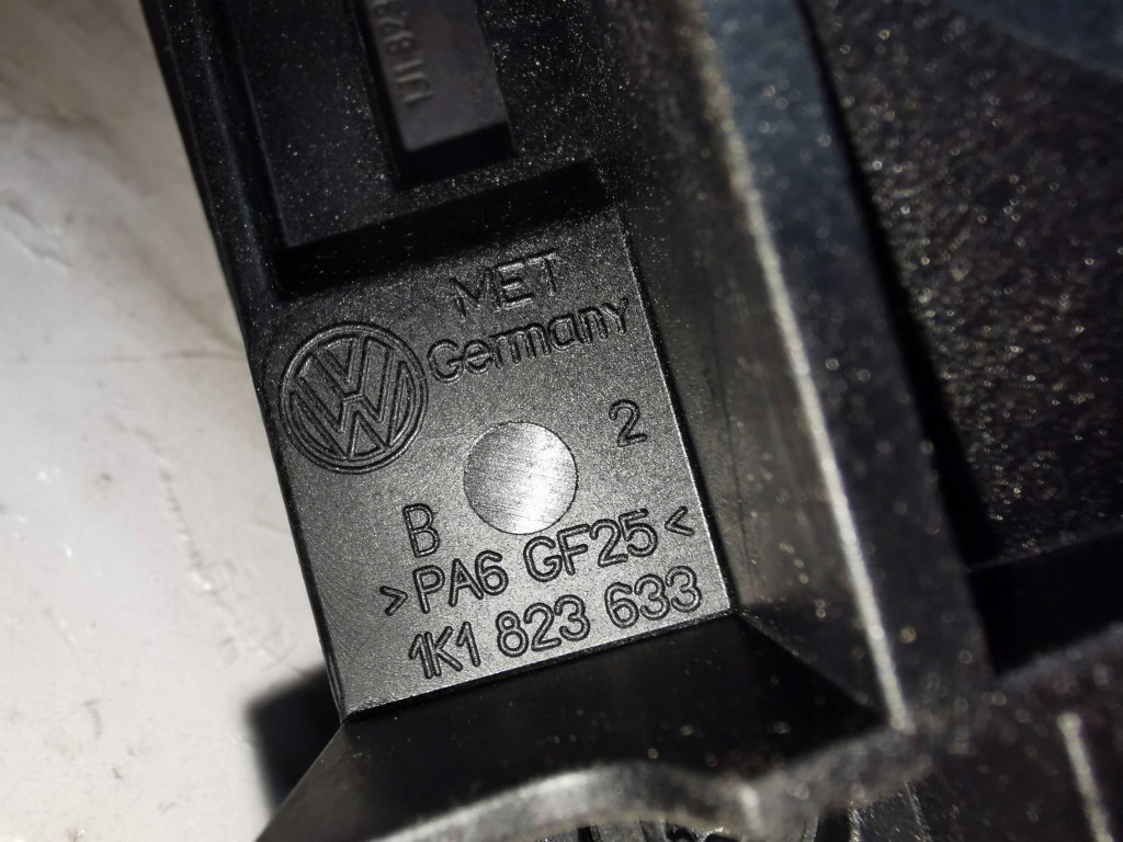 фото №6, Кронштейн ручка відкривання капот vw up 2011 1k1823633 all/i/1