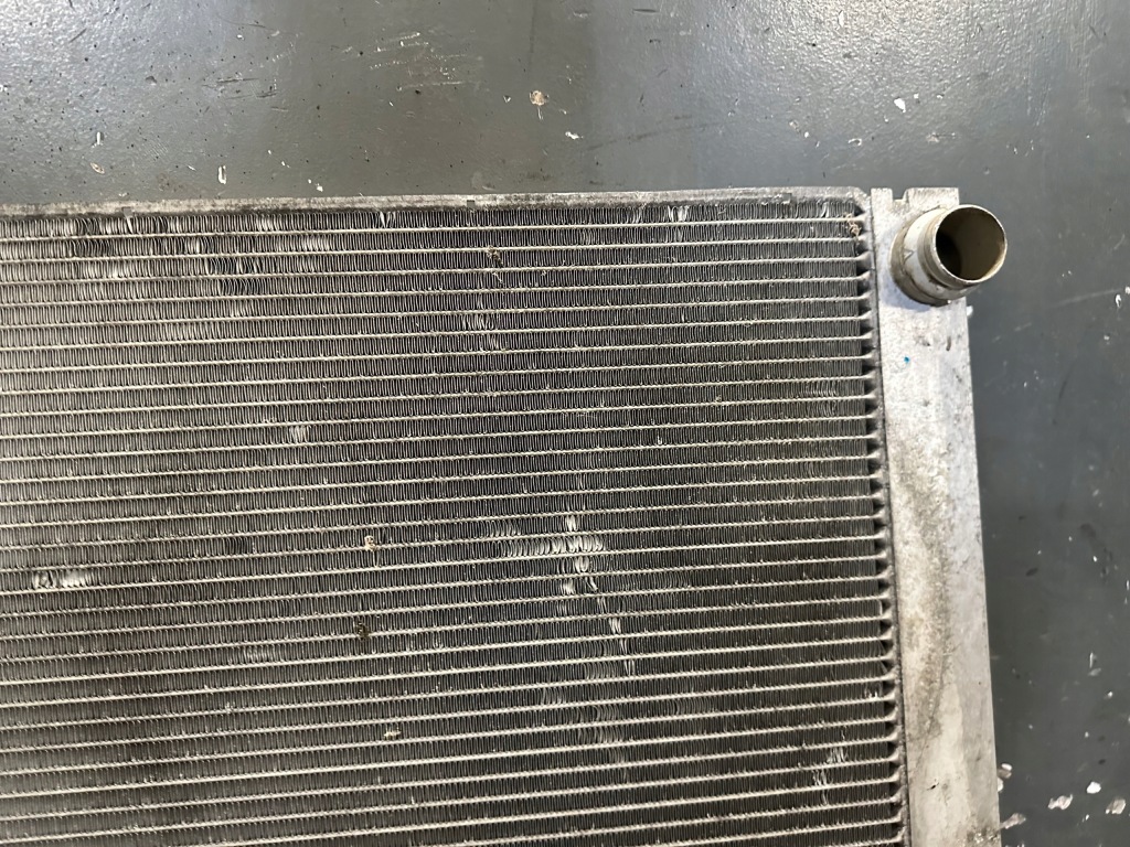 Радиатор воды audi a8 d3 4.2 tdi 4e0121251 в Украине