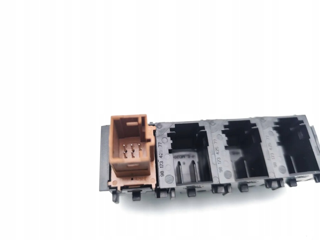 Peugeot 2008 кнопка сигнализация 2023 suv 4/5dr 9817342577 19-23 бензин Доставка