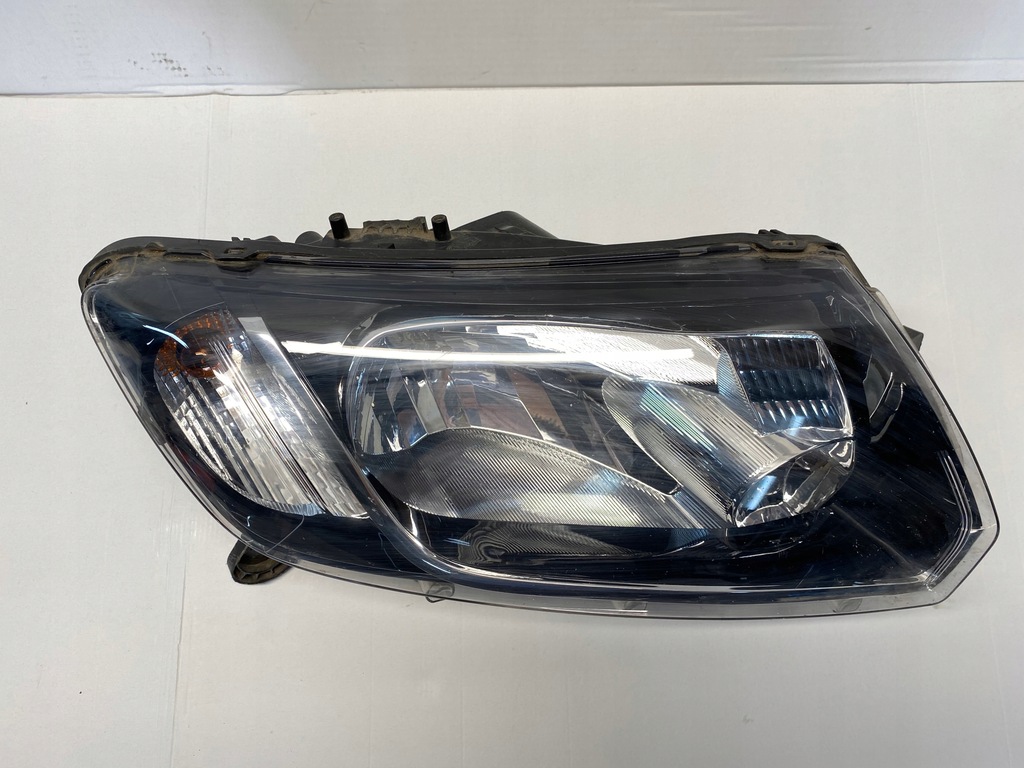 фото №5, Лампа перед права 260109119r dacia sandero ii