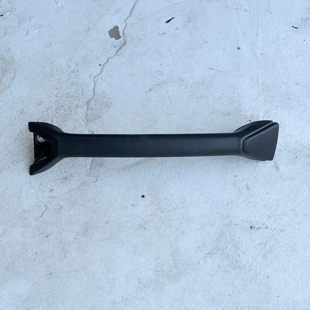 фото №1, Кронштейн ручка консоли правая jeep wrangler jl sahara