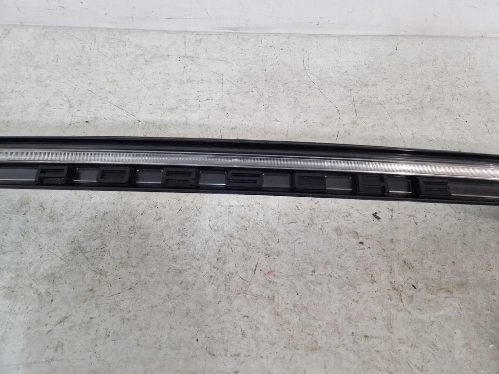 Накладка крышки багажника задний  фара led porsche macan рестайлинг  gts 95b945308e Цена