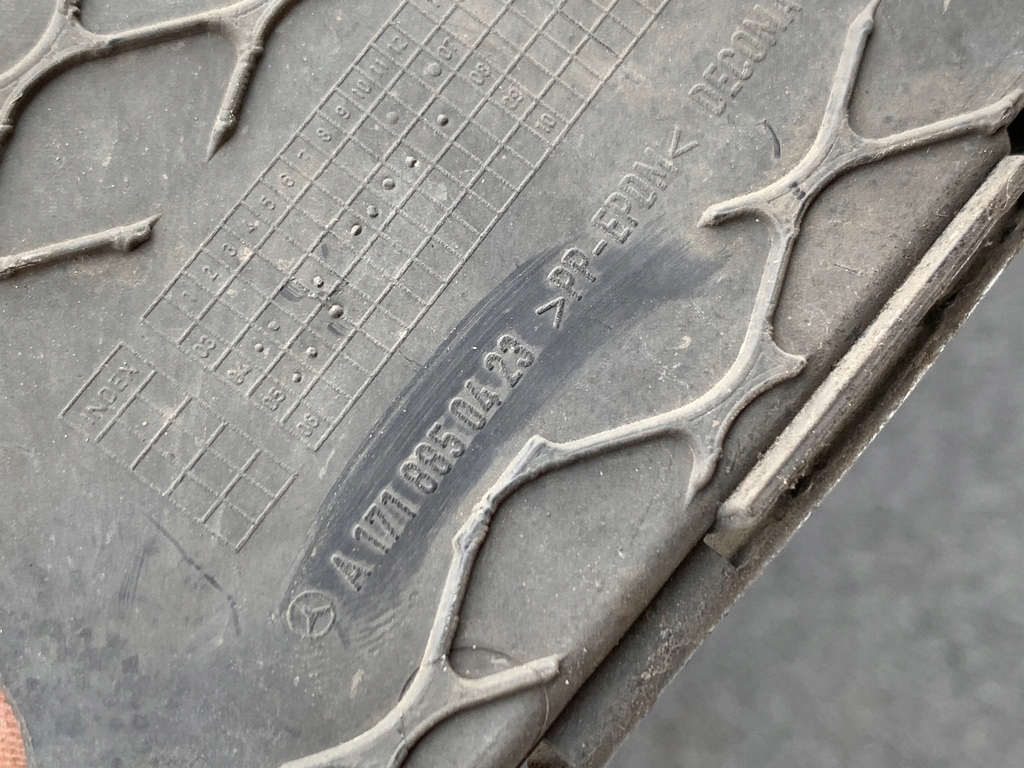 фото №3, Mercedes slk r171 решётка правая бампера перед