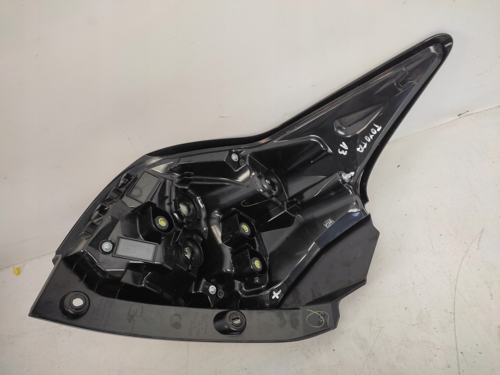 фото №6, Toyota yaris iv лампа правая задняя задняя led 2019-