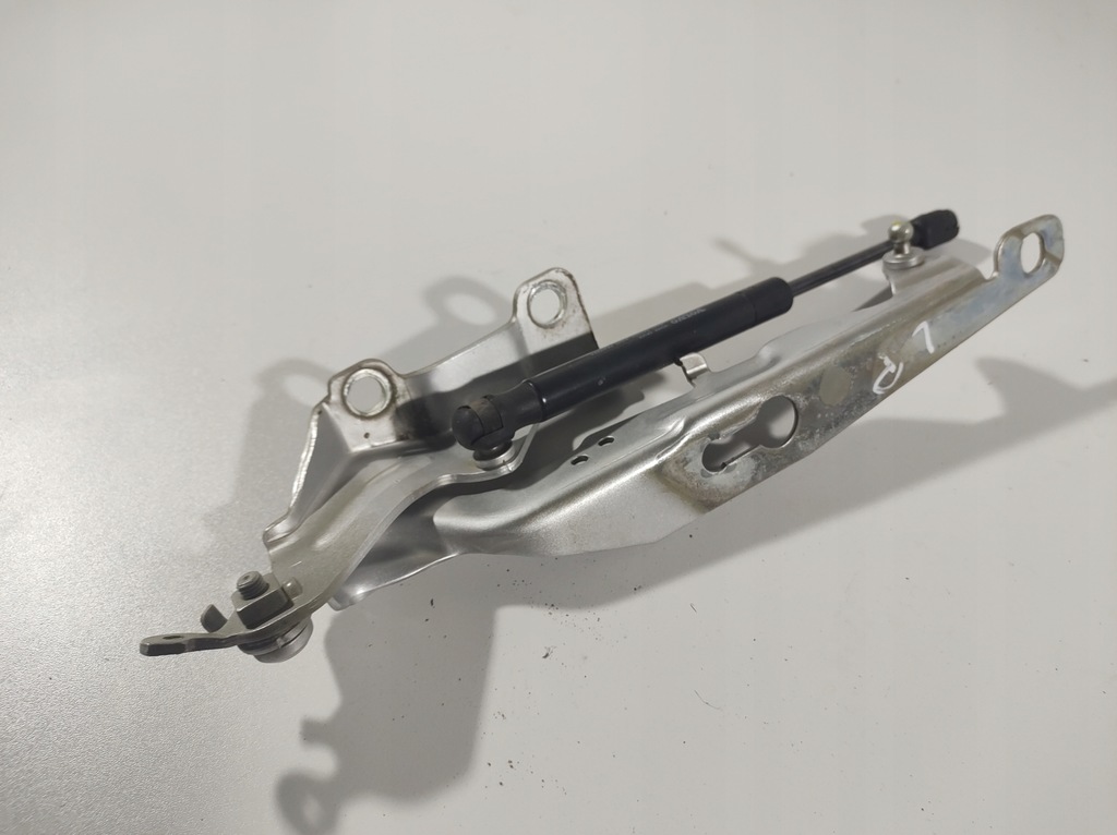 фото №8, Volvo v70 15r- петля капот левый