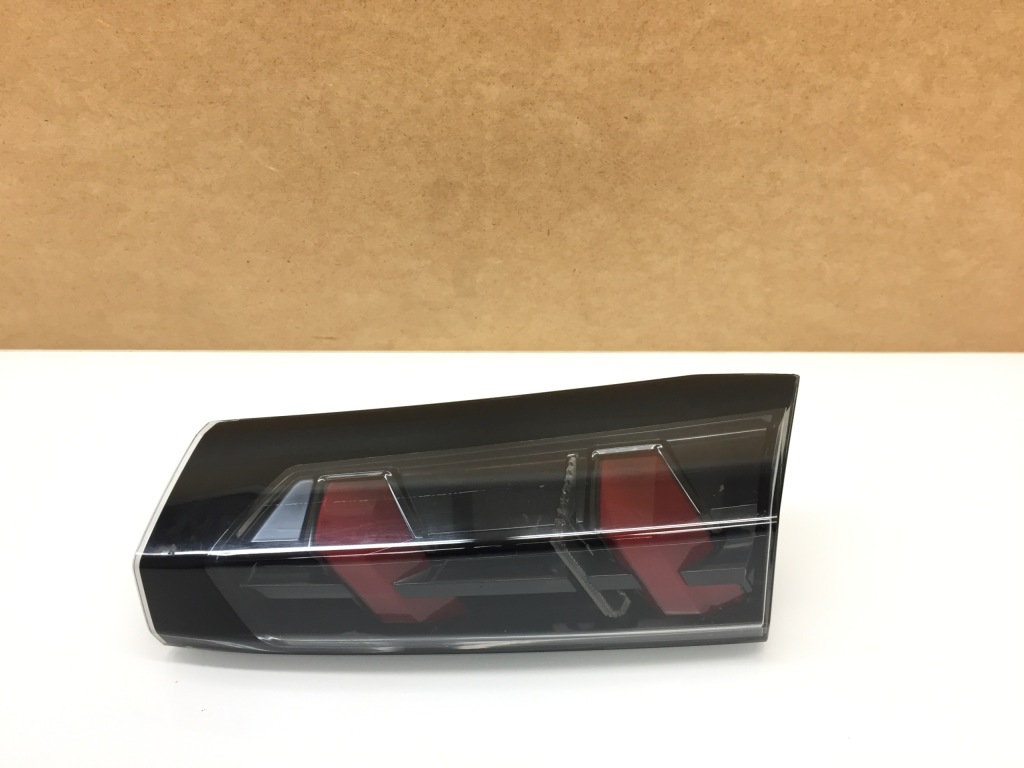 фото №1, Peugeot 2008 ii лампа правая крышки багажника