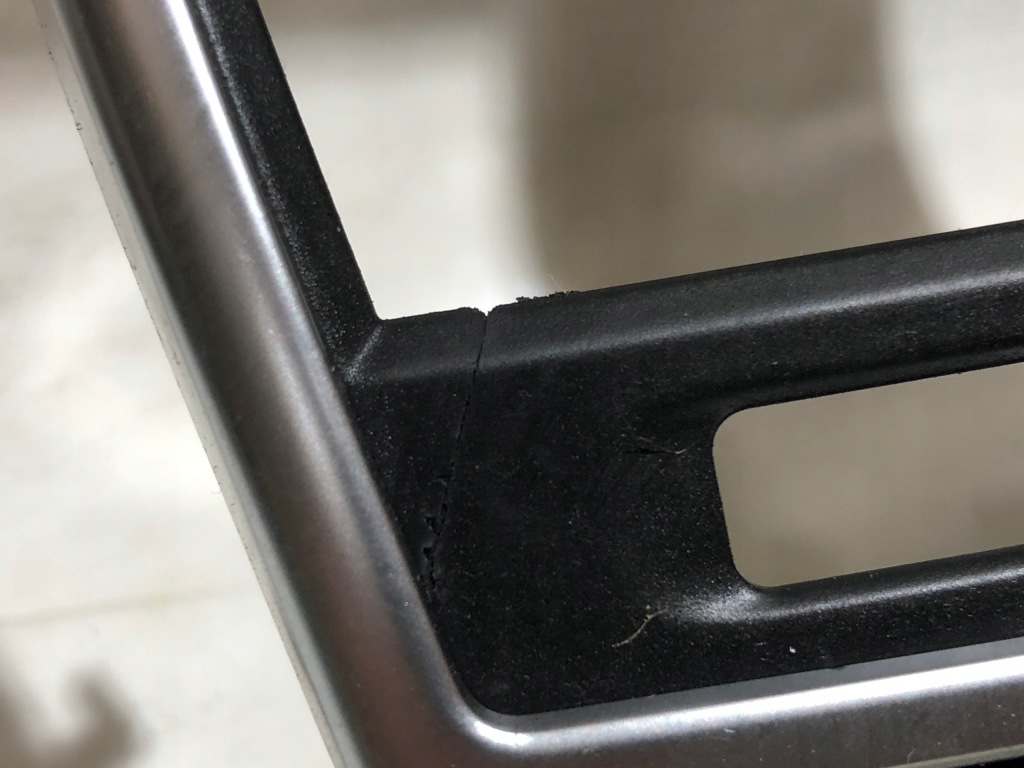 фото №2, Рамка wyświtlacza консолі mercedes ml w166