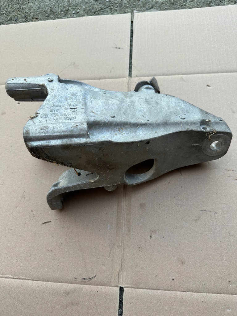 фото №1, Кронштейн кронштейн двигателя vw transporter t6
