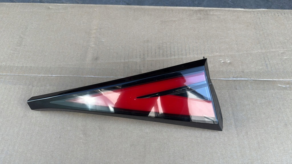 фото №1, Kia sportage v лампа задняя правая крышки 92404-r2000